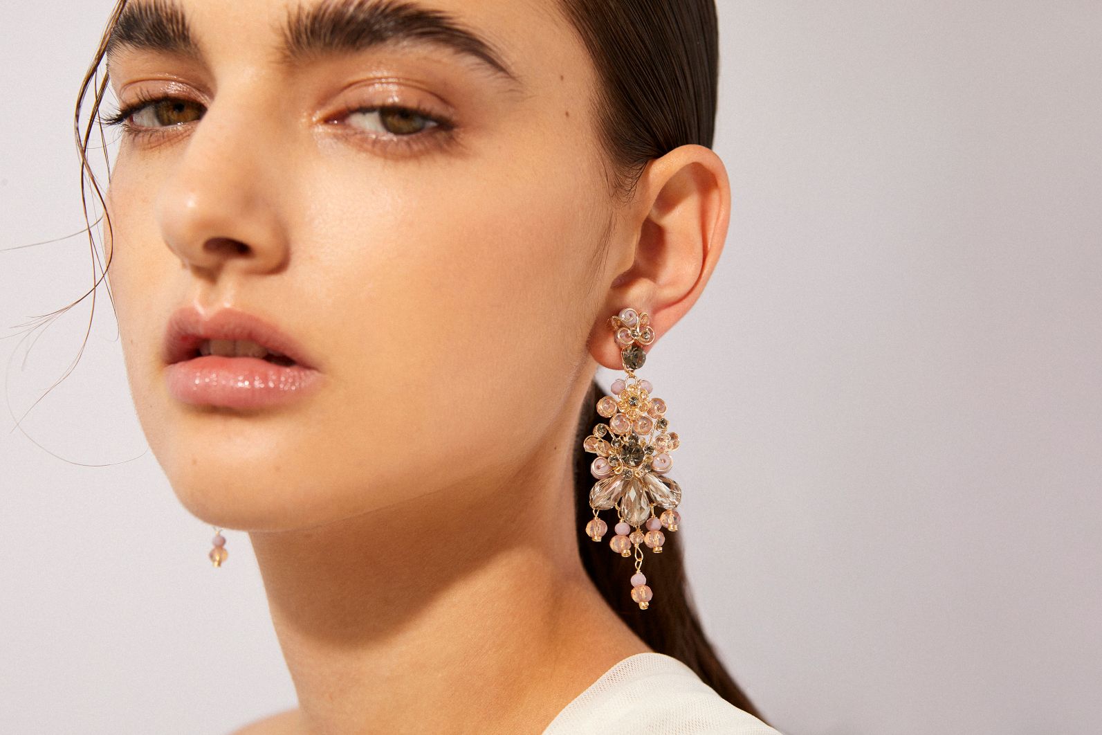 Cómo elegir los aretes ideales según la forma de tu rostro